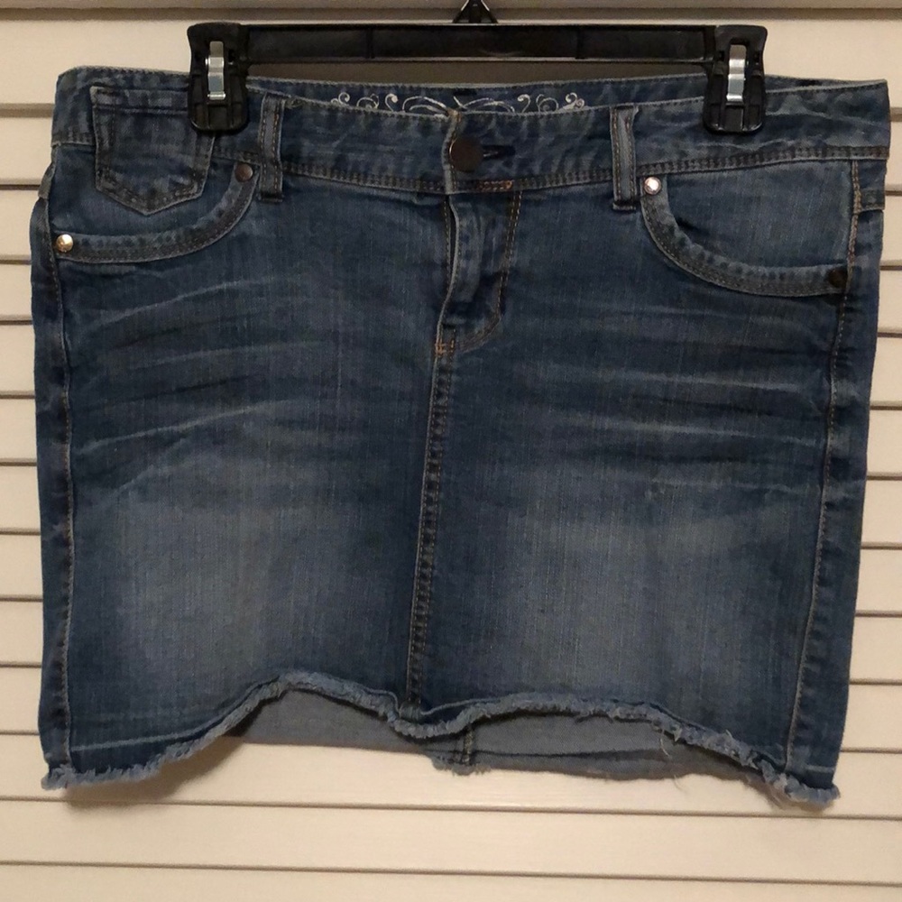 Express distressed hem jean skirt
